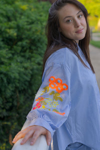 Bloes met bloemmotief